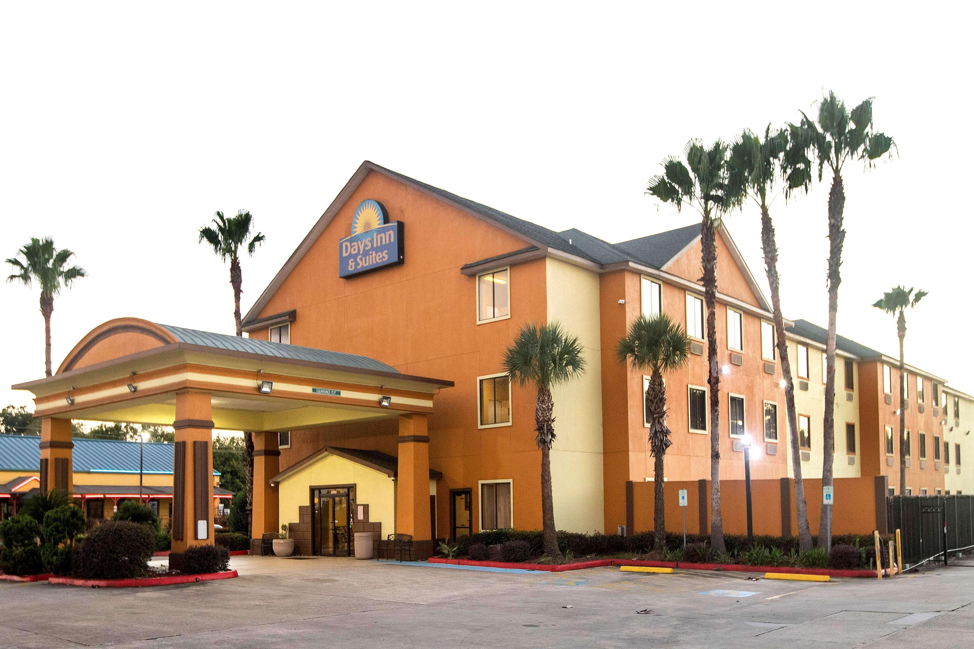 Days Inn & Suites By Wyndham Houston North/Aldine Exterior photo