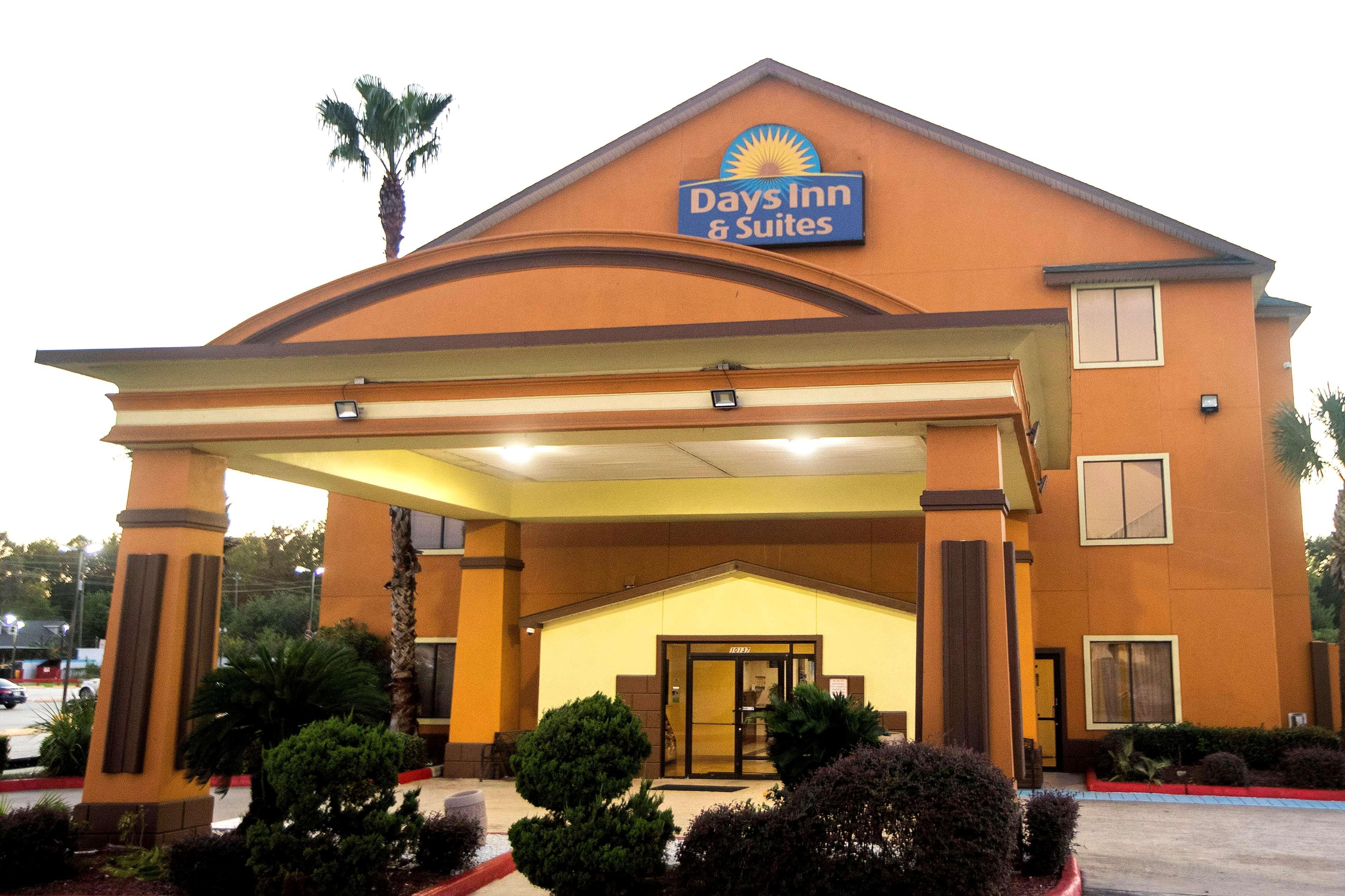 Days Inn & Suites By Wyndham Houston North/Aldine Exterior photo